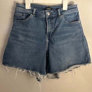 Express curvy midi high rise shorts Size 8